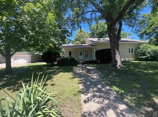 324 Center St, Carbondale, KS 66414