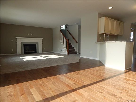 3rd image of 2334 Agassiz Dr