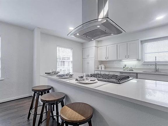 5th image of 4422 Emerson Ave