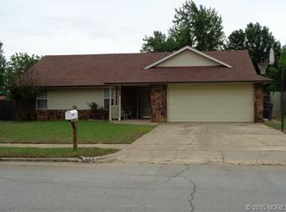 223 Fox Run Cres, Jenks, OK 74037
