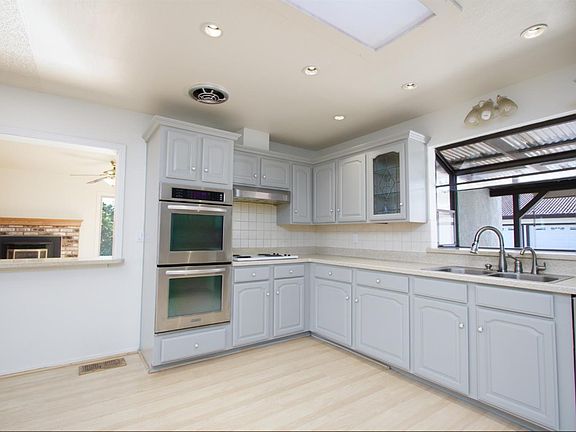 3rd image of 20300 Arnold Dr