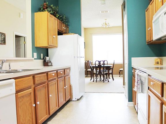 3rd image of 3055 Hidden Oaks Dr