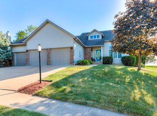 103 Fox Run Dr, Mahomet, IL 61853