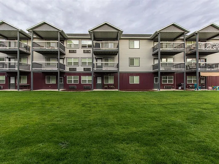 Tollefson Apartments — Photo 10