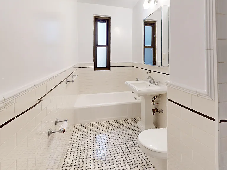 141 E 56th St #5C — Photo 13