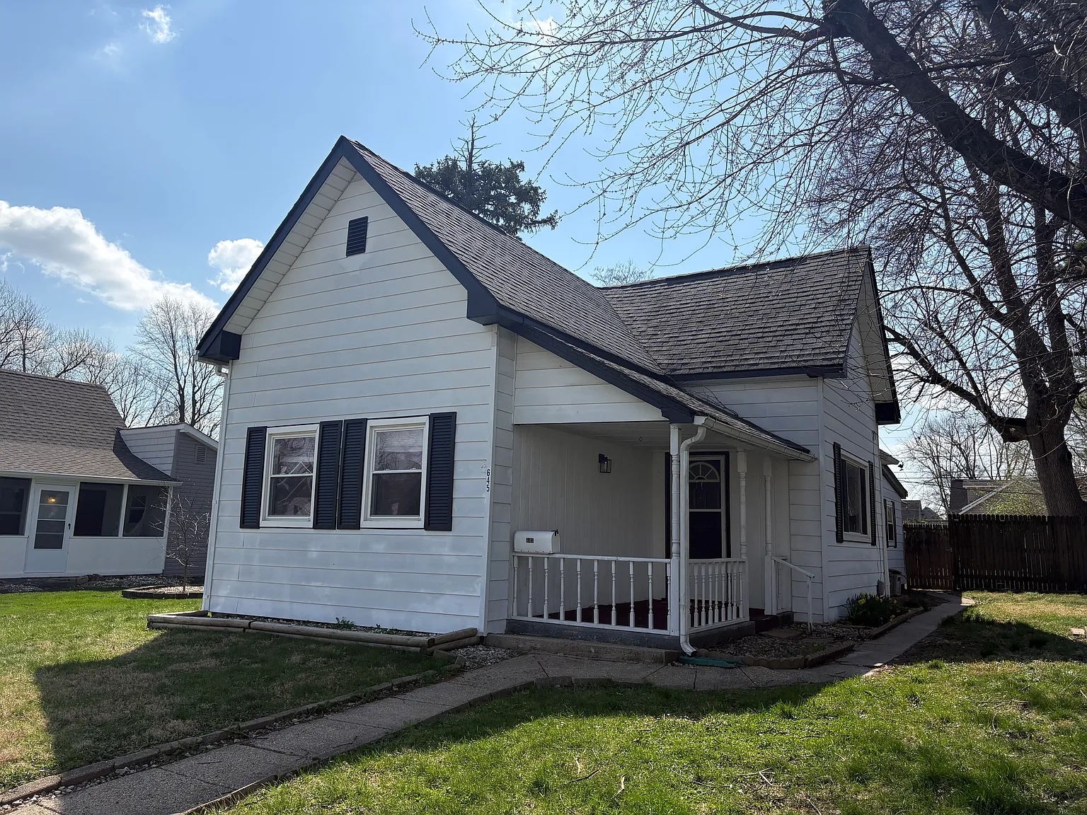 645 Forest Ave photo 1