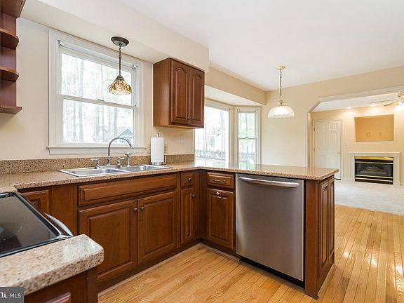 5th image of 5106 Queensbury Cir