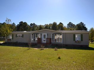 102 Ten Acre Trl, Raeford, NC 28376