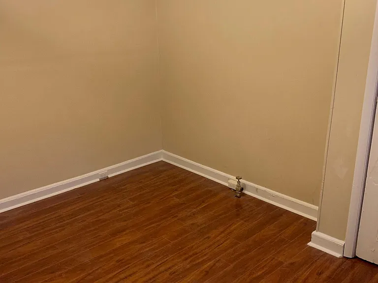 1043 Powell St — Photo 5