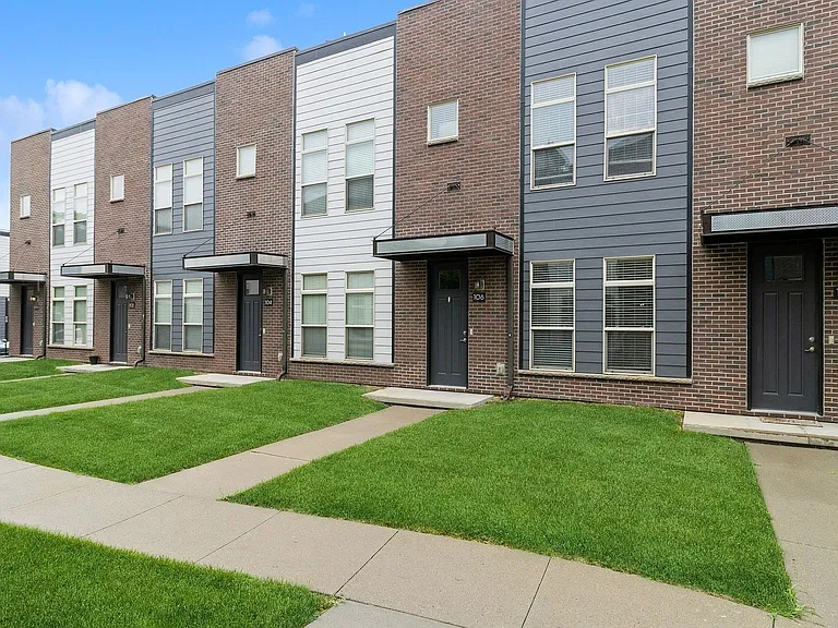 320 SW 6th St #106 — Photo 5