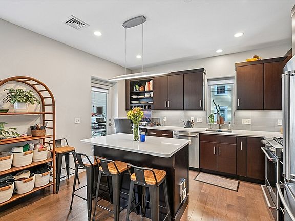 2nd image of 7 Howard St #4