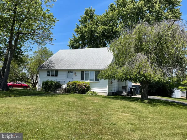 76 Hinkle Dr, Bordentown, NJ 08505