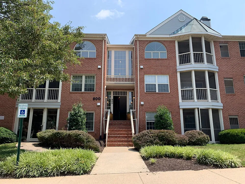 800 Amber Tree Ct #103