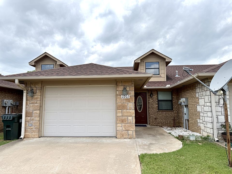 1st image of 2202 Lakeview Dr