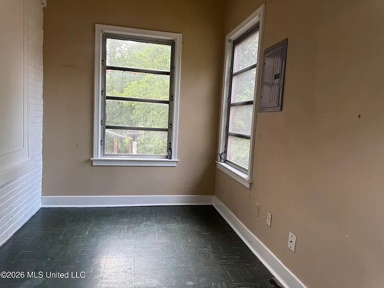 428 Decelle St — Photo 13