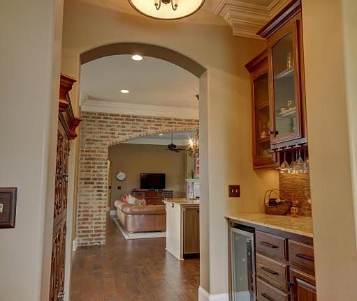 3rd image of 210 Gleneagles Cir