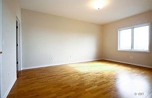 5th image of 4534 N Cumberland Ave Unit 408