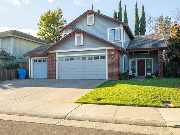 2nd image of 210 Holly Court