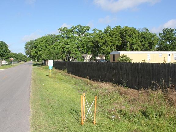 Just minutes from the Medical Center. A solo minutos del centro medico