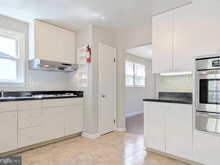 5725 Nevada St — Photo 5