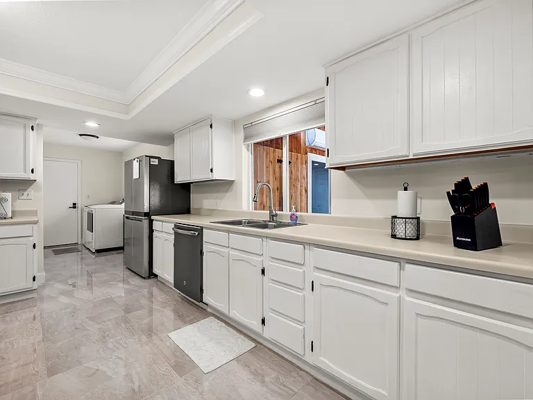 1260 Leslie Dr — Photo 21