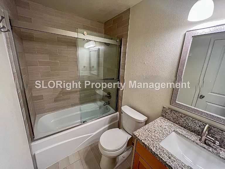 1025 Southwood Dr #C — Photo 8