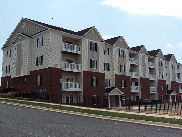 1st image of 105 Capital St Unit 03
