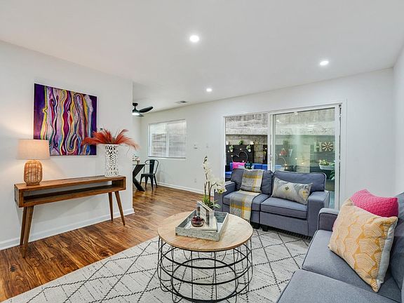 4th image of 919 W L Street #4