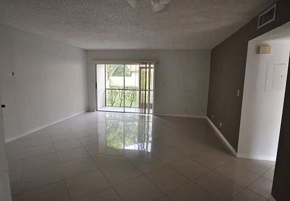 5th image of 714 Gardens Dr APT 102
