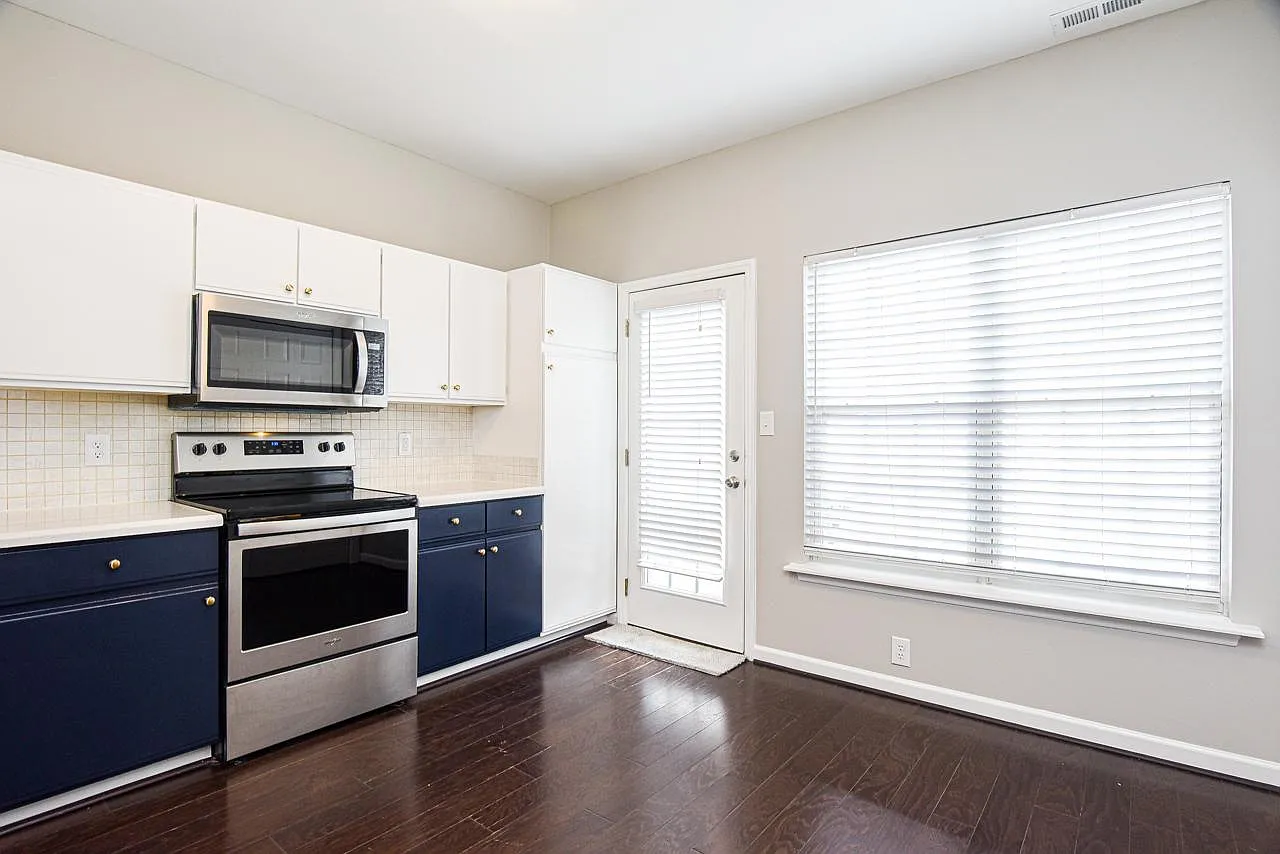 244 Commons Dr — Photo 4