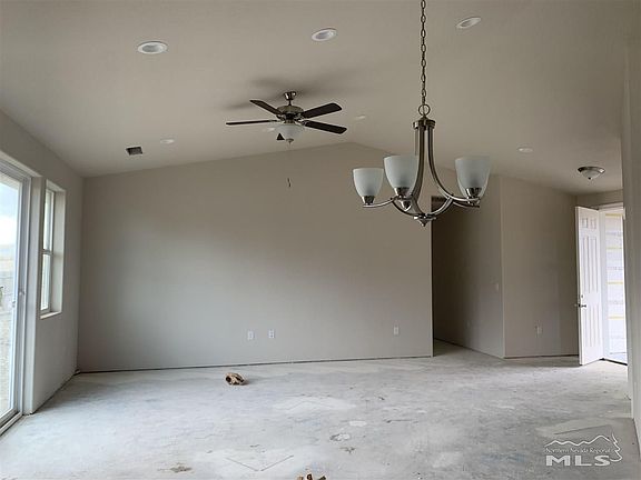 4th image of 933 Brigit Cir