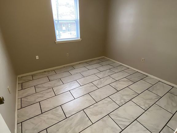 3rd image of 1333 Bon Air St