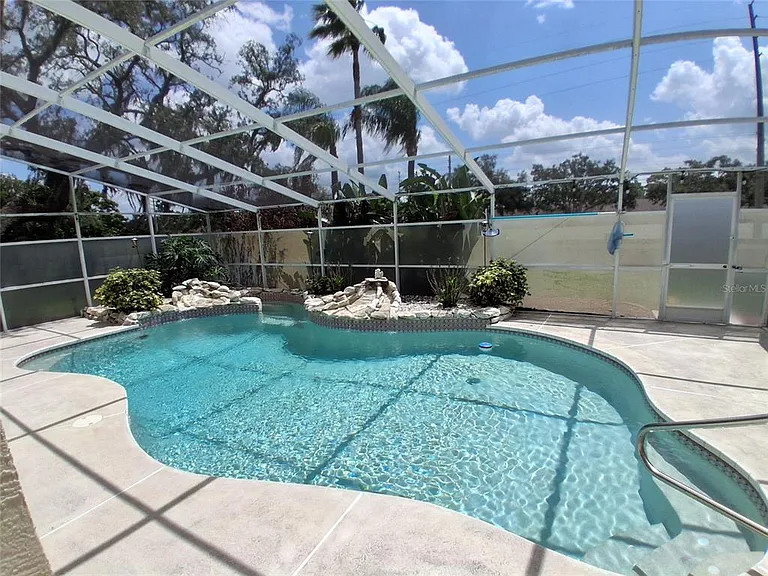 3392 Saint Ives Blvd — Photo 27
