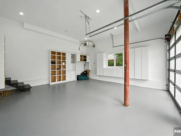 44 Floral Ter — Photo 28