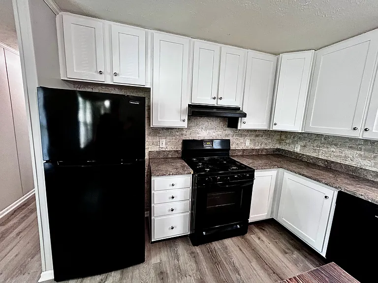 Hickory Knoll — Photo 39
