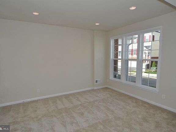 5th image of 42699 Keiller Ter