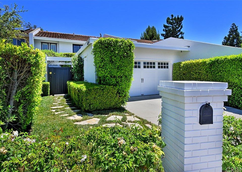 1st image of 2754 Bottlebrush Dr