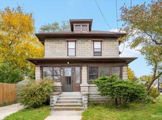 909 Prospect St, Elgin, IL 60120