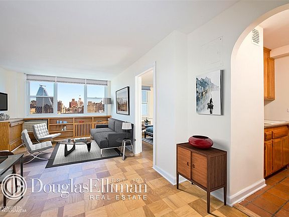 2nd image of 77 7th Ave APT 20A