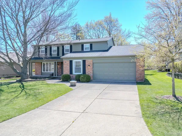 541 Augusta Dr, Rochester Hills, MI 48309