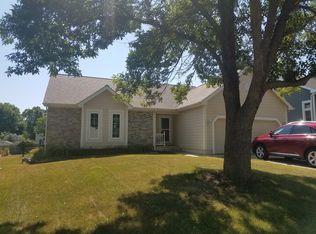 4807 68th St, Urbandale, IA 50322