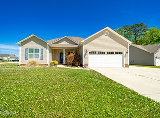 401 Nautical Ln, Swansboro, NC 28584