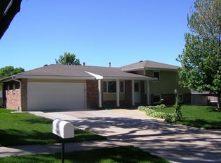 7921 Sycamore Dr, Lincoln, NE 68506