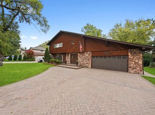 10221 S Eleanor Ave, Palos Hills, IL 60465