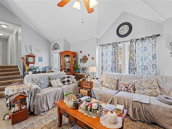 5th image of 521 E 2nd St