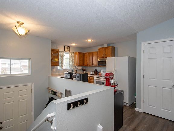 4th image of 660 Hodge St