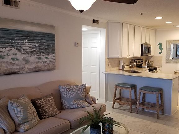 3rd image of 210 N 11th Ave #205
