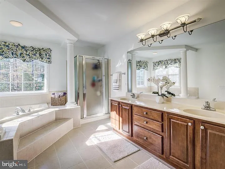 5 Regal Ct — Photo 24