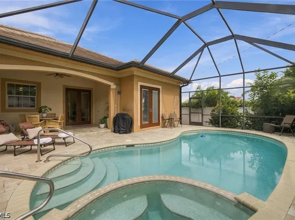 588 95th Ave N, Naples, FL 34108