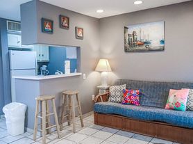 208 W Kingfish St